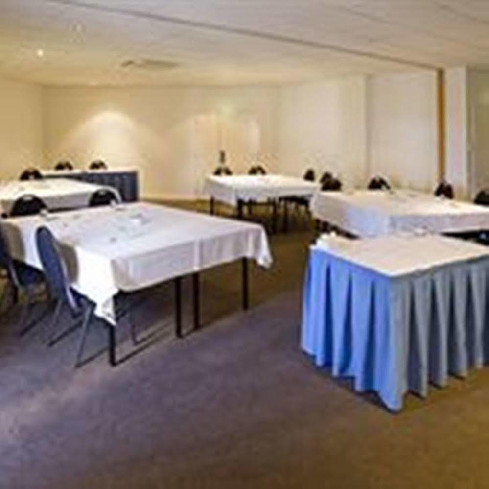 Adina Apartment Hotel Perth Barrack Plaza Exterior photo