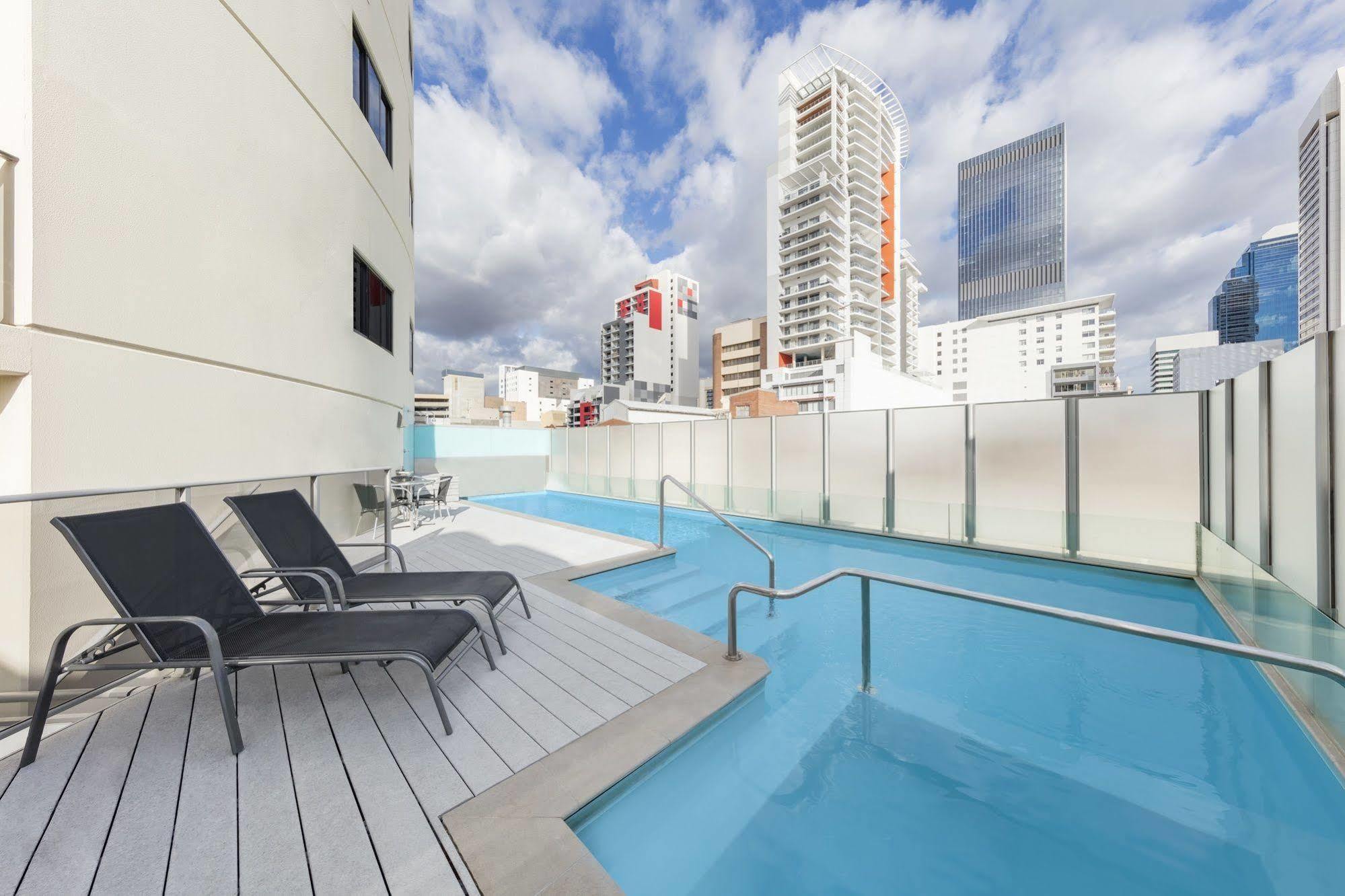 Adina Apartment Hotel Perth Barrack Plaza Exterior photo